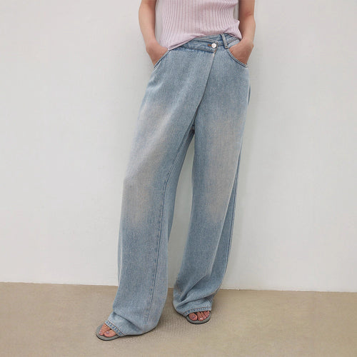 Wide jeans for women in a relaxed vintage style with a high waist and frayed hems Amarae