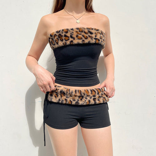 Ladies Top hat with faux fur collar Amarae