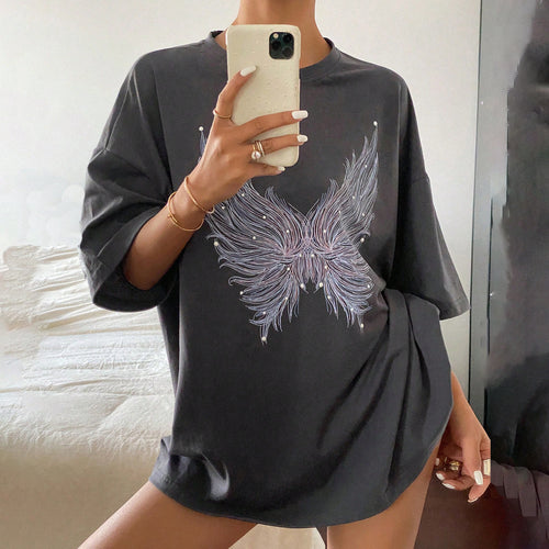 Oversized T-shirt for women with creative feather design Amarae