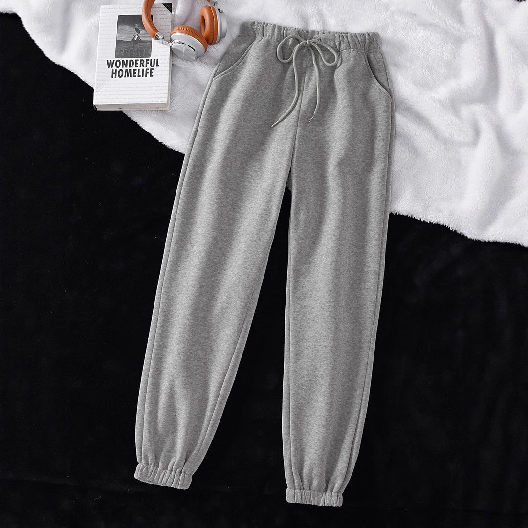 Women comfortable sports pants with elastic waistband and casual fit Chic & Stil