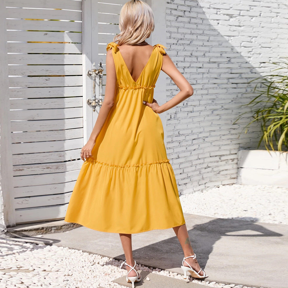 Robe midi pour femmes avec un ourlet orné de volants et un décolleté en V profond Chic & Stil