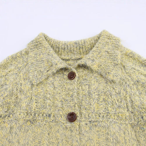 Knitted jacket for women with a chic and soft fabric and decorative buttons Amarae