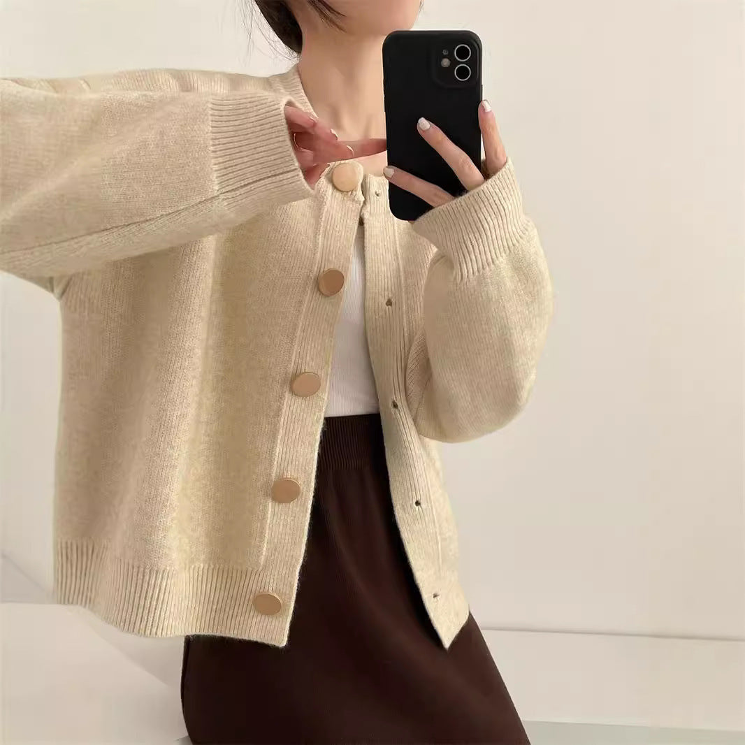 Cardigan Tricoté Doux pour Femmes avec Design de Bouton et Texture Fines Chic & Stil