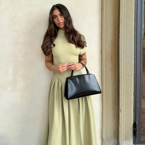 Ladies Elegant Maxi Dress with Asymmetrical One Shoulder Neckline and Chic Flowing Skirt