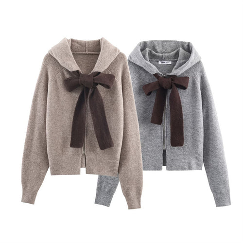 Pull tricoté stylé pour femmes avec capuche et cordon décoratif Chic & Stil