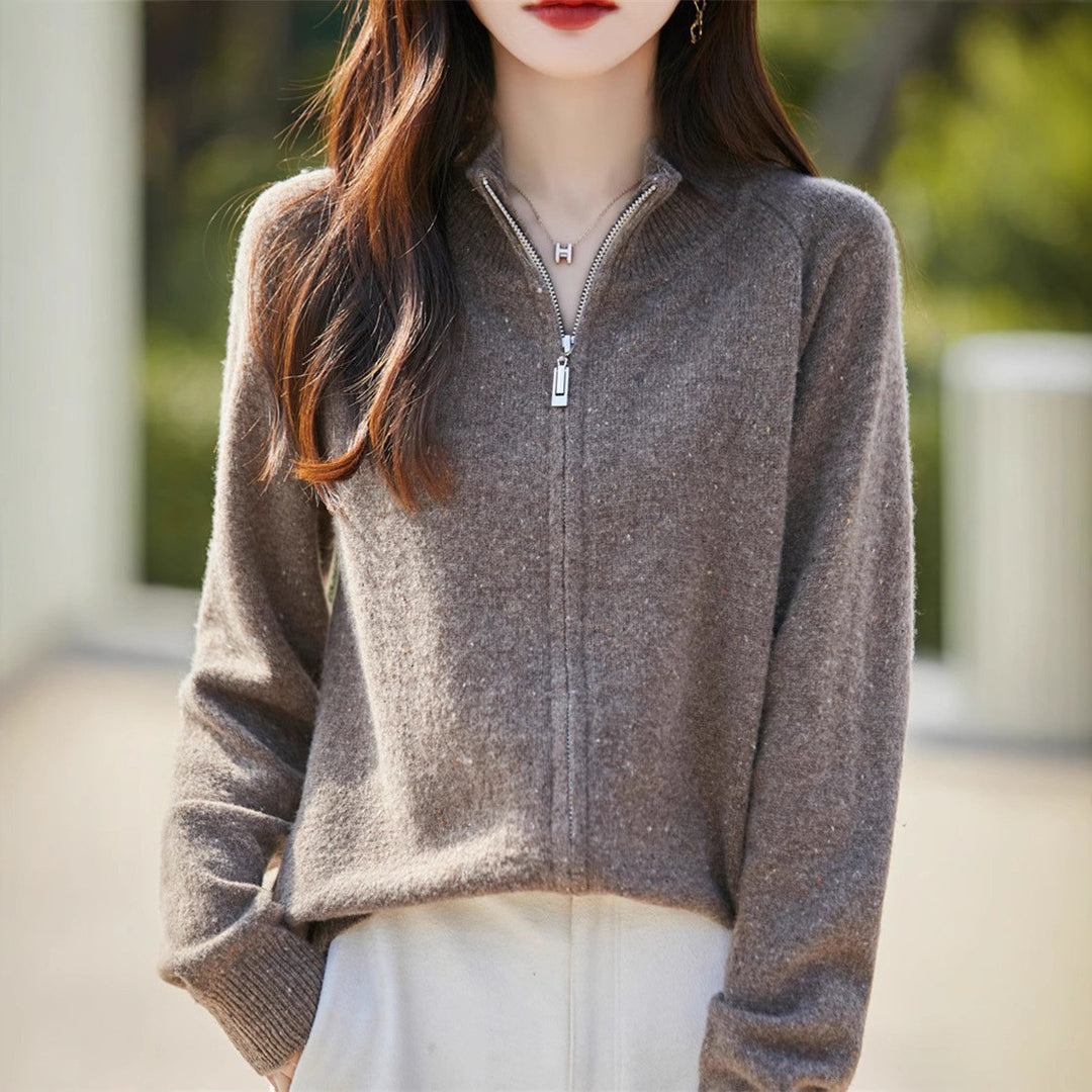 Pull à zip confortable pour femmes avec col haut et texture fine Chic & Stil