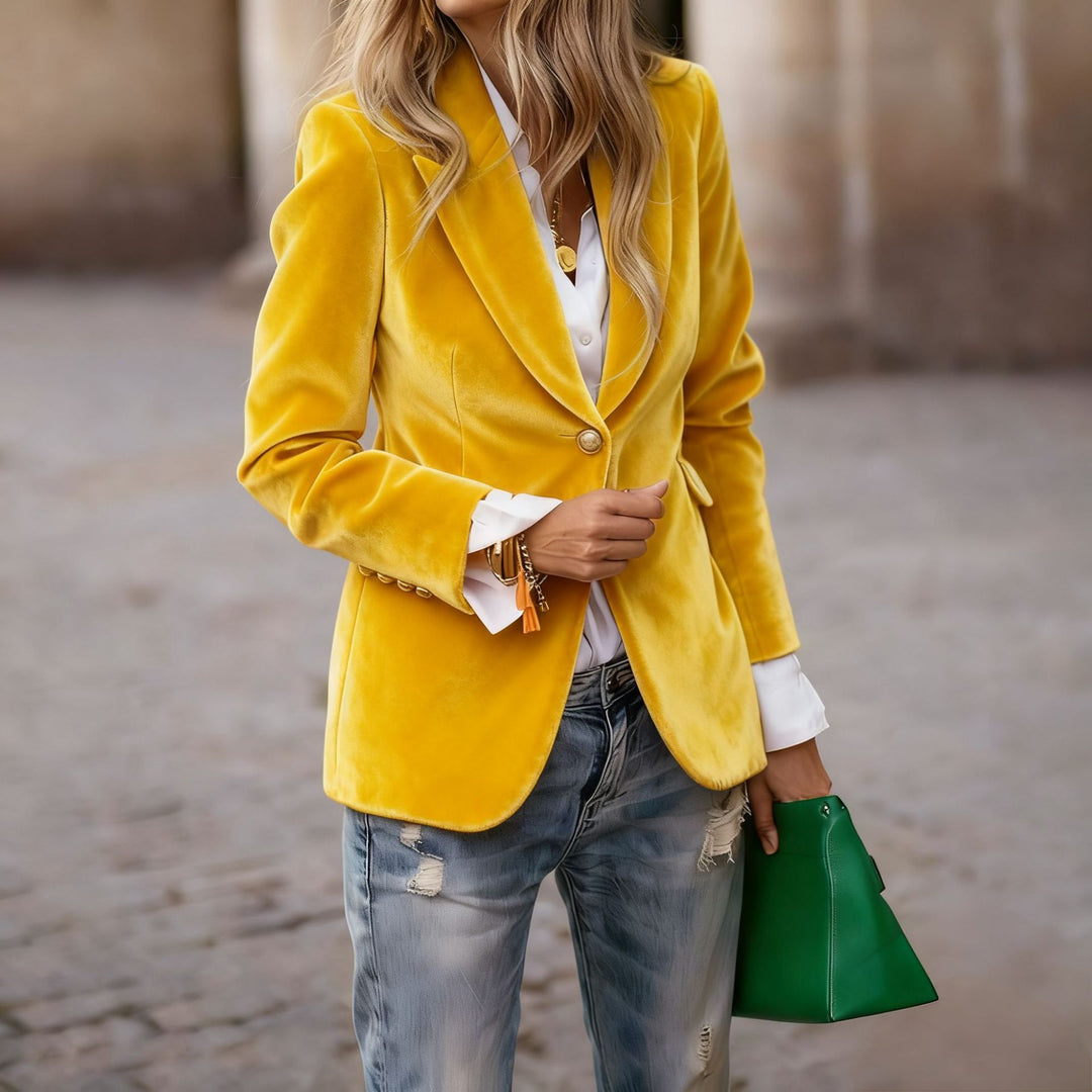 Ladies Elegant tailored velvet blazer with notch lapels and single-button Amarae