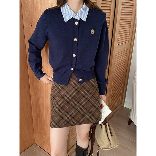 Women's stylish cardigan with collar and button details Chic & Stil
