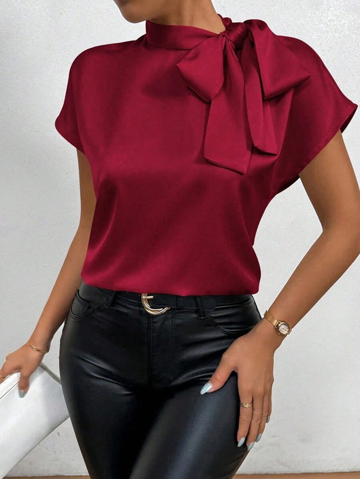 Lune London | Satinbluse Kurzarm Hoher Kragen mit Schleife Eleganter Entspannter Schnitt