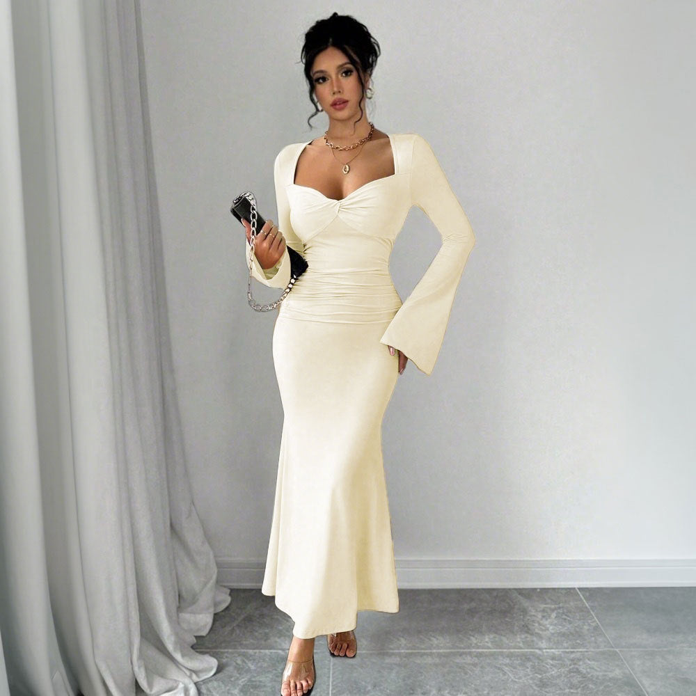 Robe maxi élégante à manches longues pour femmes avec décolleté en V profond et chic ruche Chic & Stil