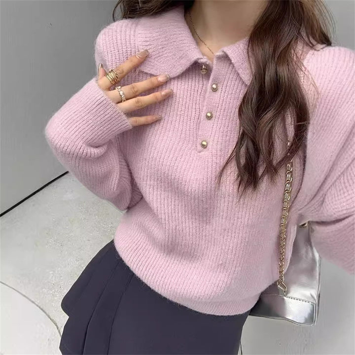 Pull féminin avec col polo texturé et détails de boutons Chic & Stil