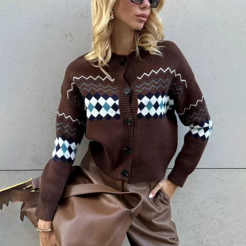 Cardigan pour femmes avec un motif de diamant moderne et fermeture à boutons Chic & Stil
