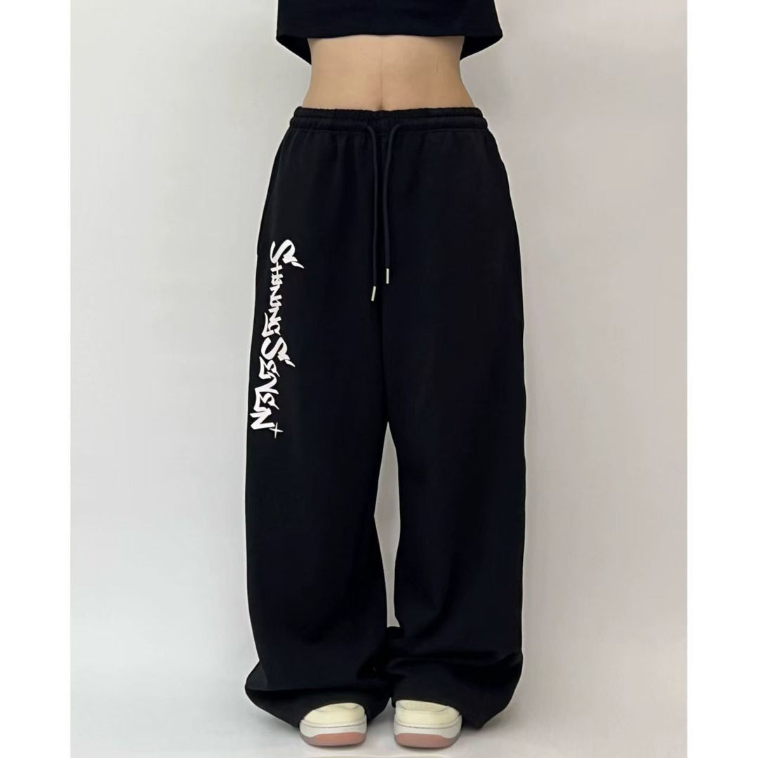 Women's casual jogging pants with a wide cut and sport graphic Chic & Stil