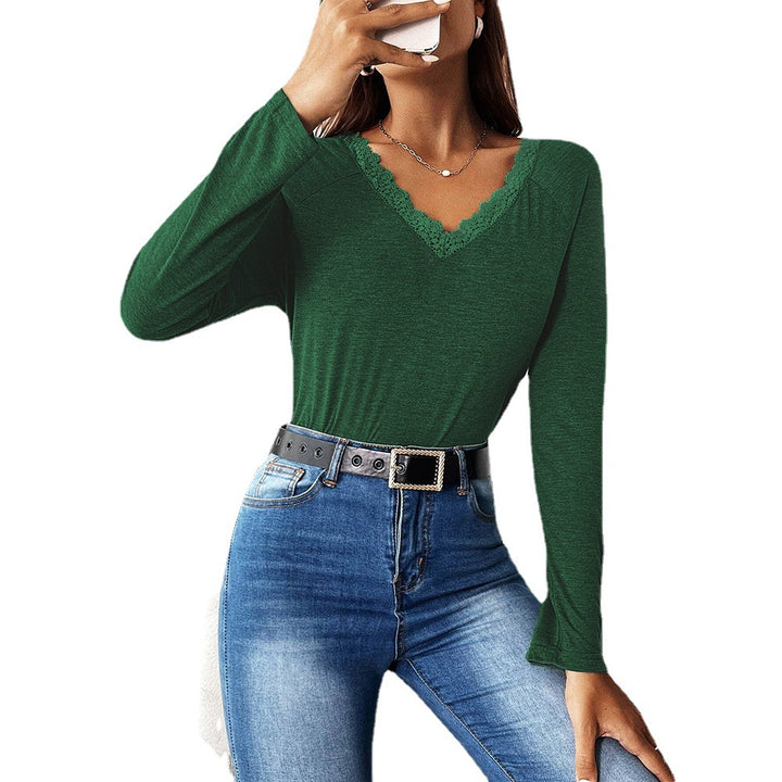 Chemisier à manches longues pour femmes avec décolleté en V et accents en dentelle Chic & Stil