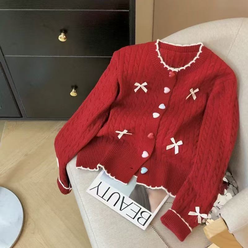 Cardigan pour femmes avec motif en câble et embellissements ludiques Chic & Stil