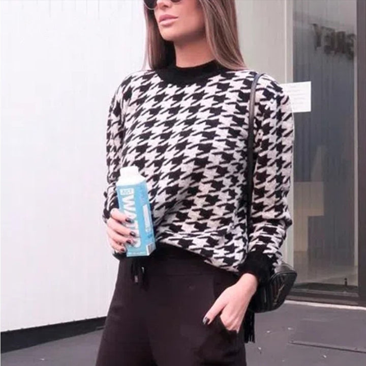 Chunky knit sweater for women with a trendy houndstooth pattern Lune London