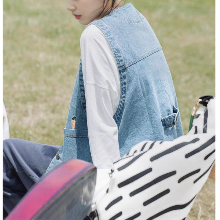 Gilet en denim à la mode pour femmes avec poches et détails de boutons Chic & Stil