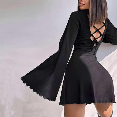 Robe mini femme avec manches trompette et ourlet sculptural Chic & Stil