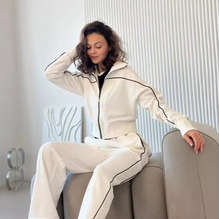 Women's sporty leisure suit with soft top and comfortable pants Lune London