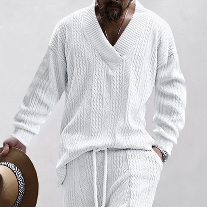 Chunky knit pullover for men with V-neck and relaxed fit Lune London