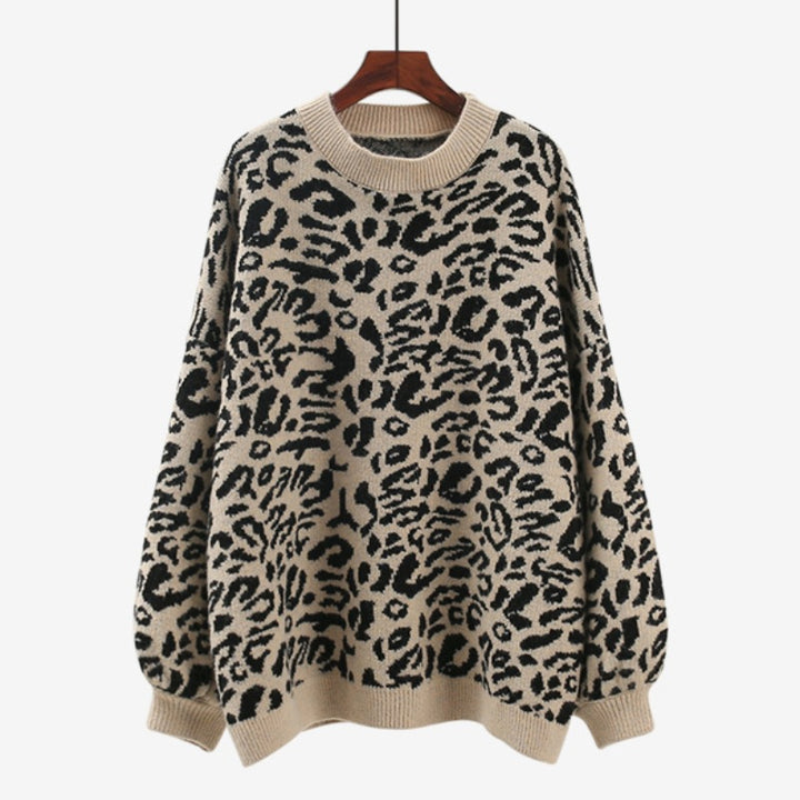 Oversized knit sweater for women with leopard pattern and soft material Lune London