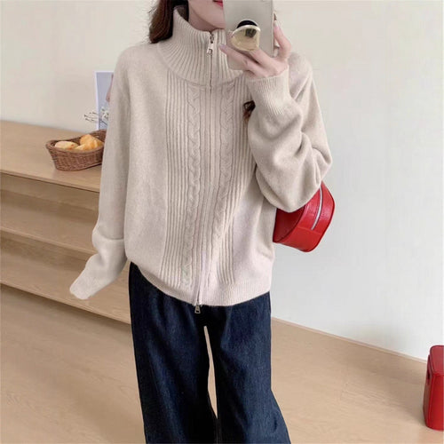 Cardigan féminin avec col zippé et matériau de haute qualité Chic & Stil