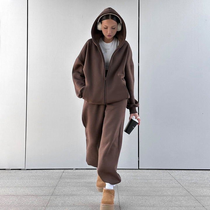Ensemble de hoodie sportif et de pantalon de jogging pour dames Chic & Stil