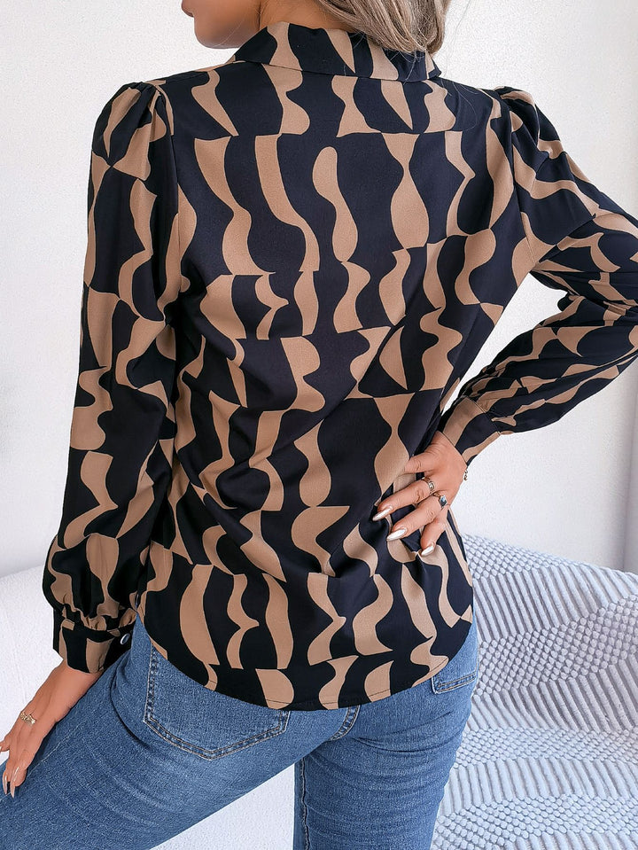 Women's blouse with trendy graphic print and elegant collar Lune London
