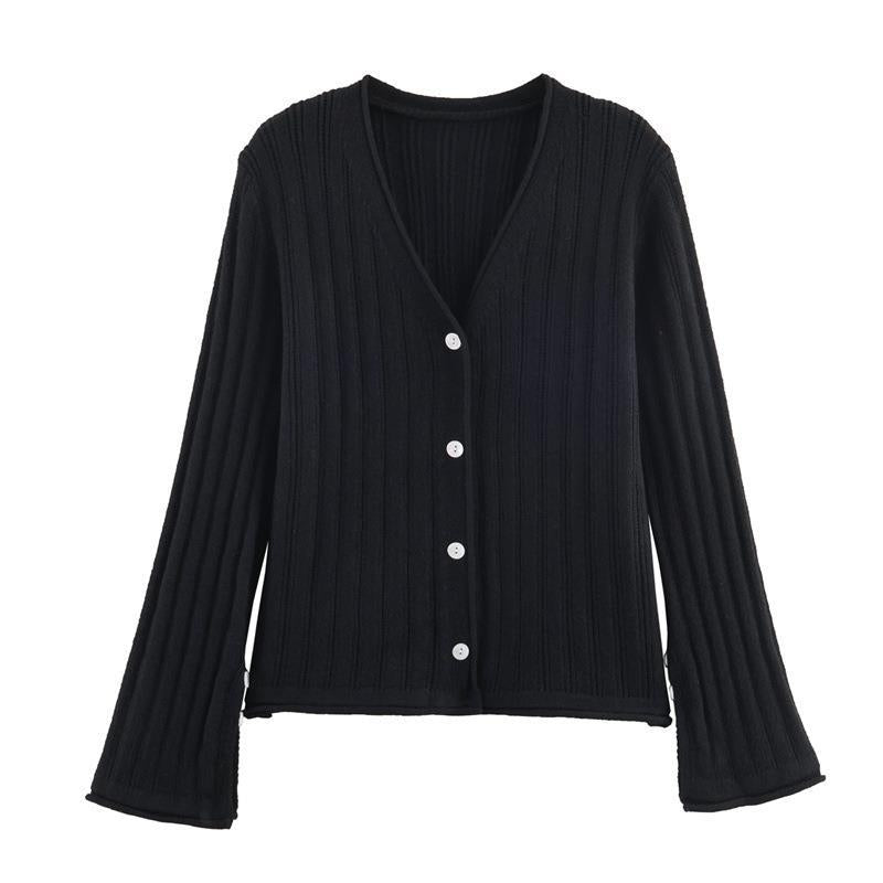 Knit jacket for women with an elegant V-neck and practical buttons Lune London