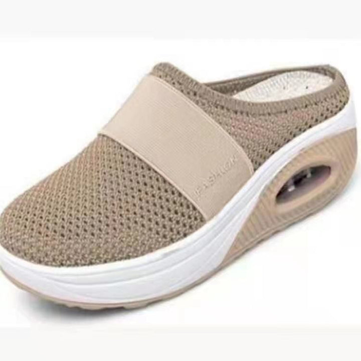 Comfortable wellness clogs for women with breathable upper material and cushioning sole Lune London