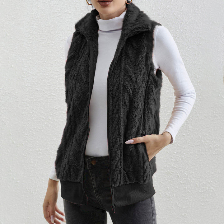 Cozy fleece jacket for women with stand-up collar and practical pockets Lune London