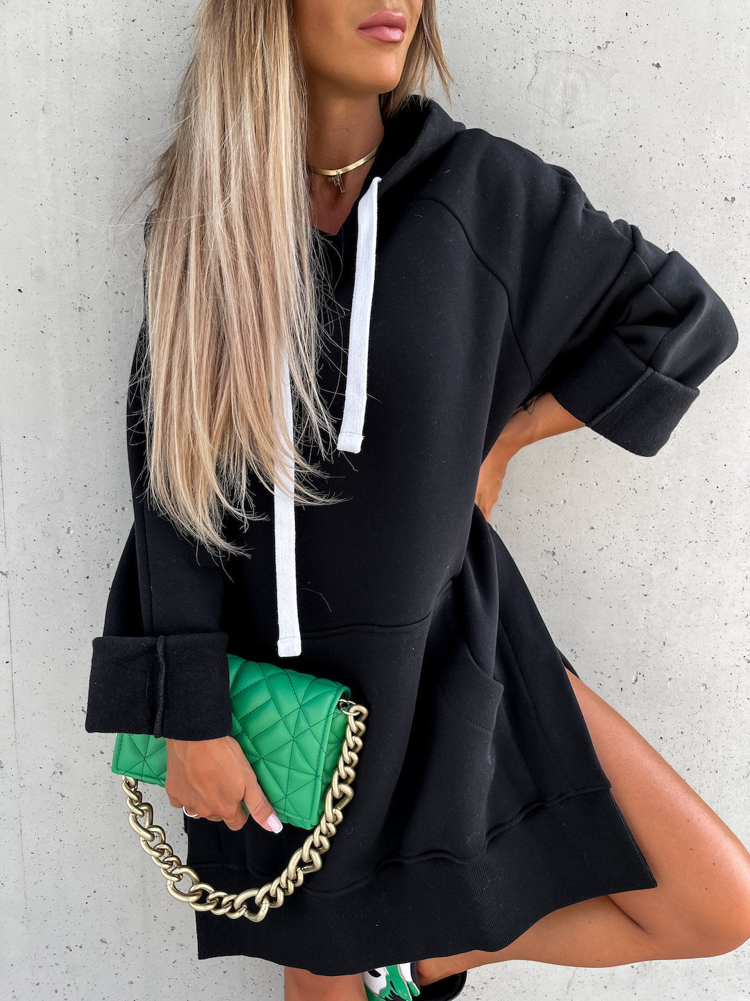 Robe hoodie pour femme avec capuche et fentes latérales Chic & Stil