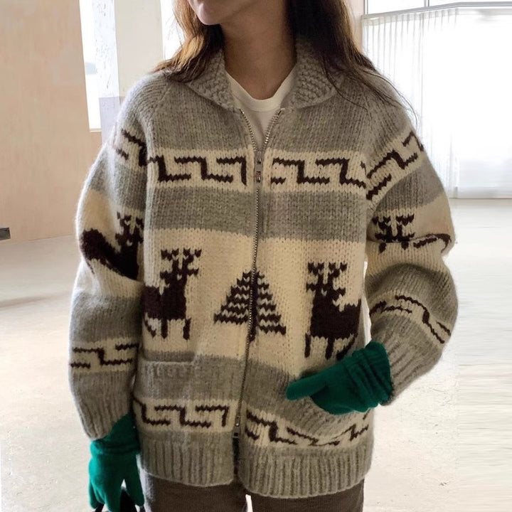 Women's cardigan with festive reindeer pattern and practical pockets Lune London