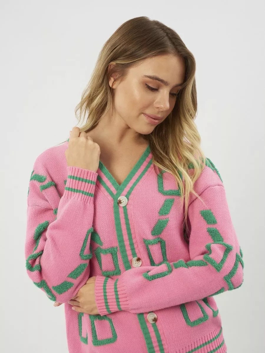 Cardigan féminin élégant avec motif géométrique et patte de boutonnage Chic & Stil