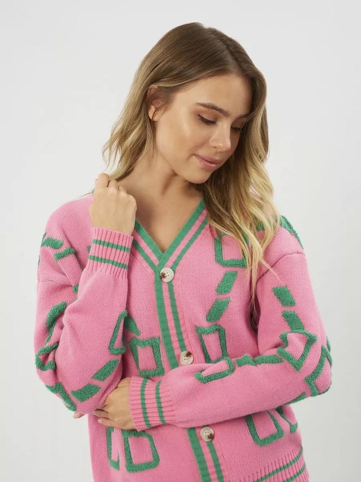 Cardigan féminin élégant avec motif géométrique et patte de boutonnage Chic & Stil