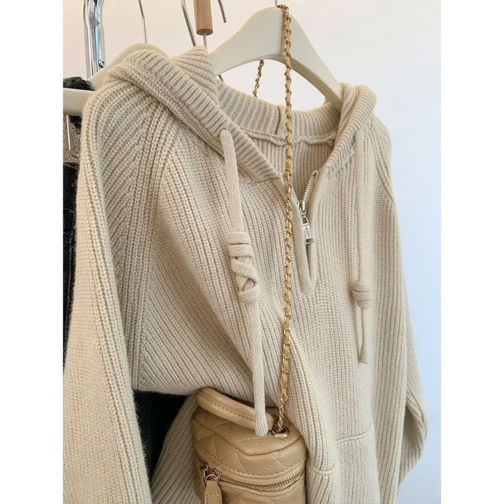 Casual women's hoodie with structured rib design and sensual zipper Lune London