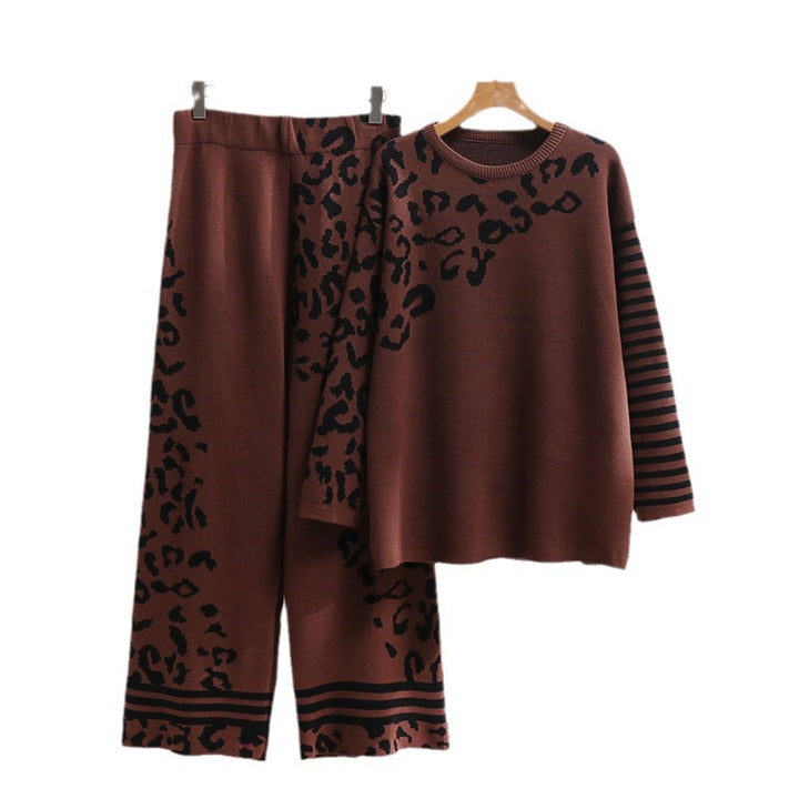 Trendy women's lounge set with animal print and wide stripes Lune London