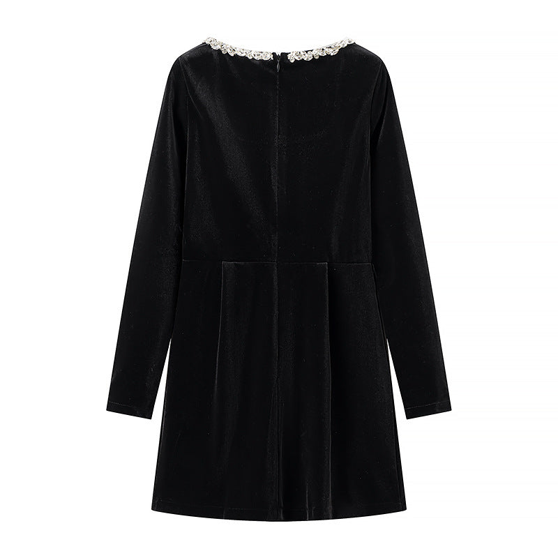 Robe en velours pour femme avec col décoratif en bijou élégant Chic & Stil