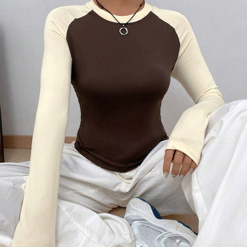 Chemisier à manches longues pour femmes avec un design raglan à la mode et une coupe ajustée Chic & Stil