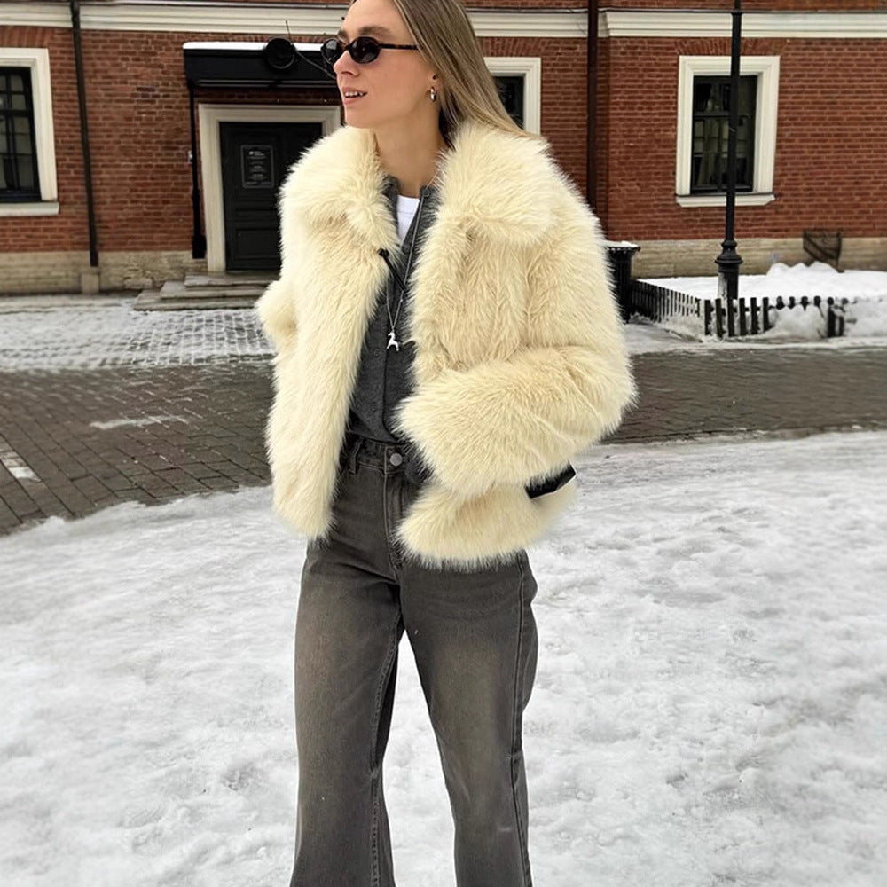Women Short Blouson made of long-fiber synthetic fur with boxy silhouette and shawl collar Amarae