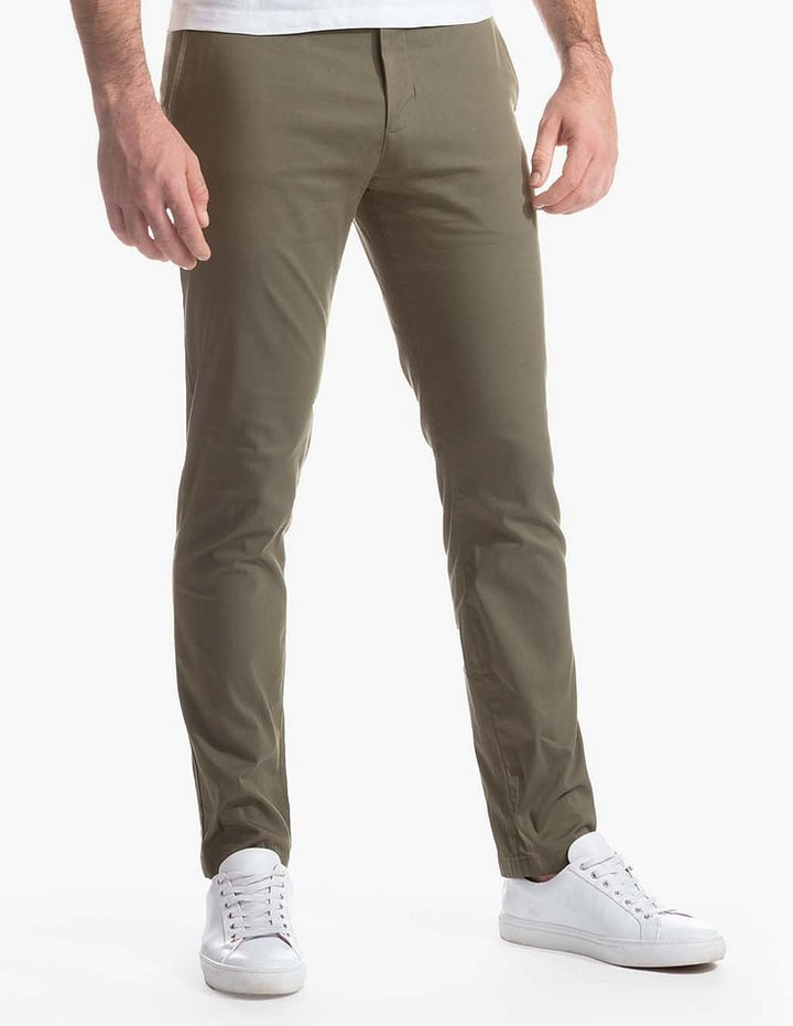 Slim-fit chino pants for men in breathable material Lune London