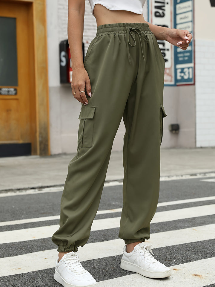 Women’s cargo pants with elastic waist and practical side pockets Lune London