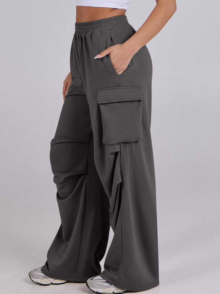 Women's cargo pants with a casual fit and practical side pockets Lune London