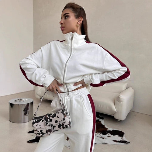 Women Sport Fleece Jogging Set with Practical Pockets and Full Zip Amarae