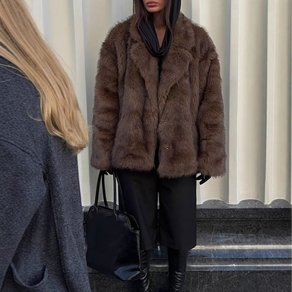 Oversized women's faux fur jacket with a relaxed fit Lune London