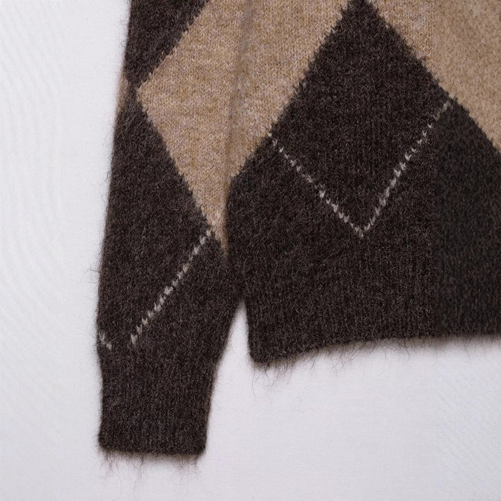 Trendy women's sweater with diamond design and large collar Lune London