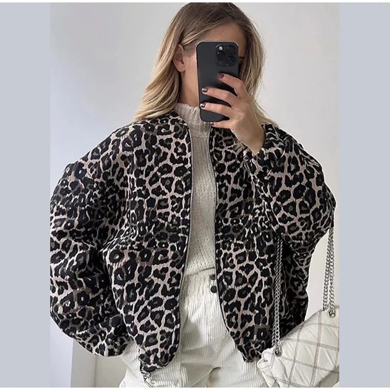 Veste matelassée tendance pour femmes avec un motif léopard moderne Lune London