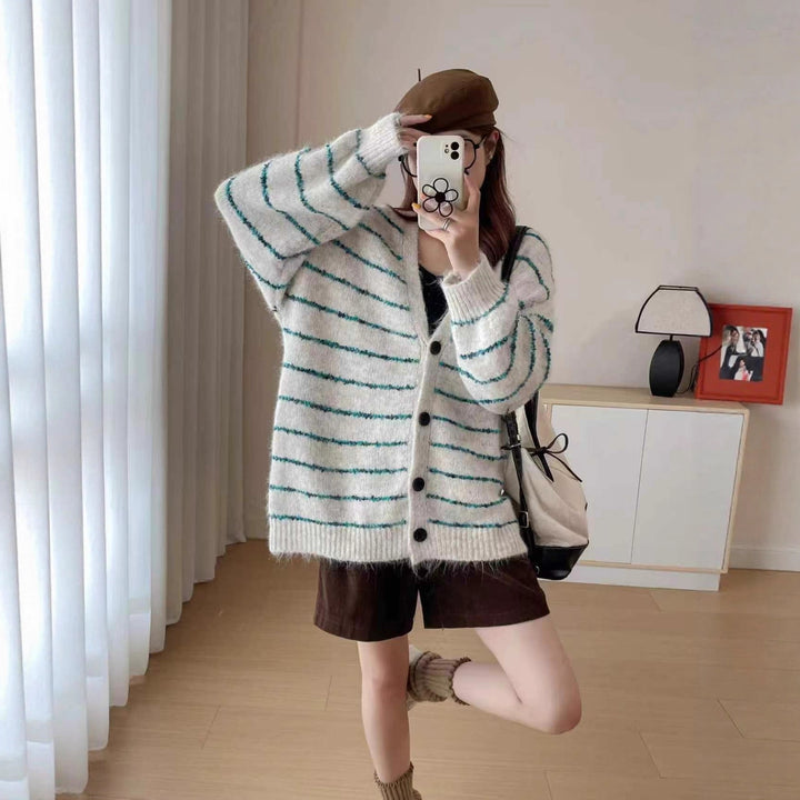 Cardigan en tricot épais pour femmes avec des rayures contrastées et des manches douces Chic & Stil