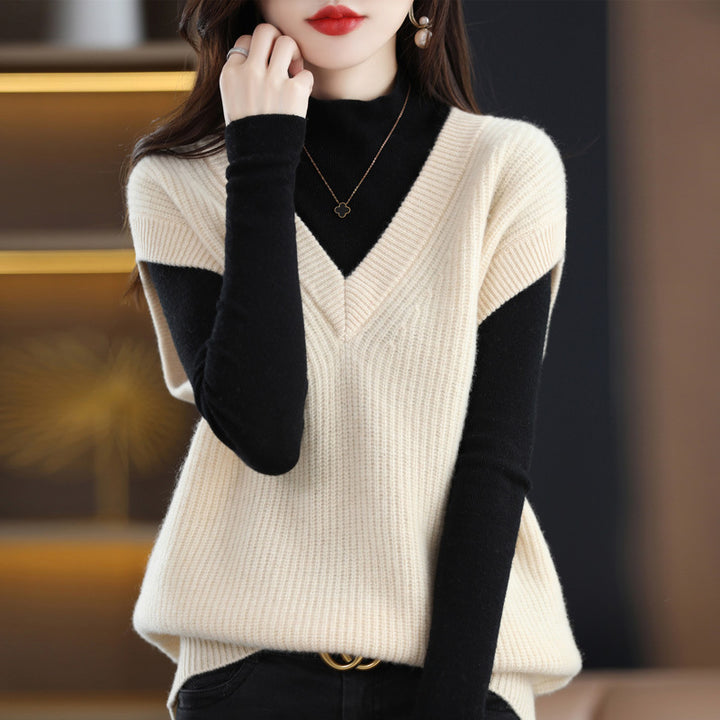 Ladies knitted top with V-neck and layered effect Lune London