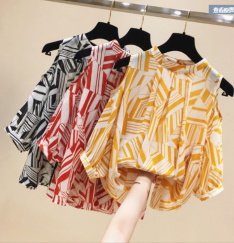 Woman Shoulder Cutout Geometric Print Chic Blouse